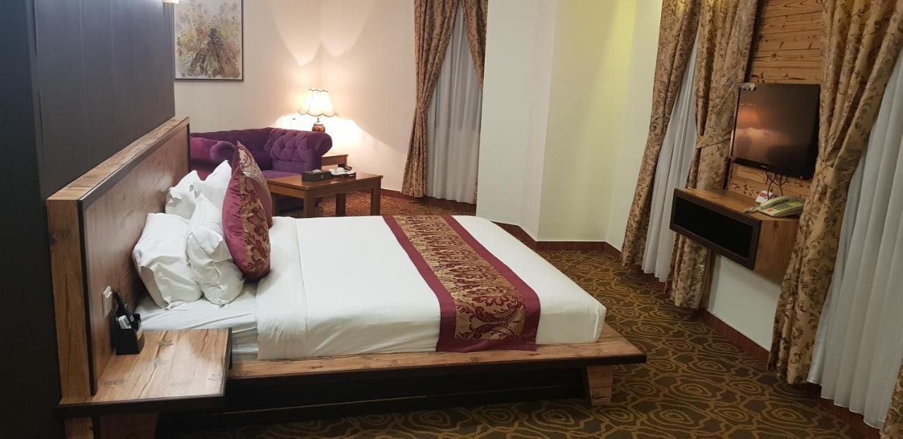 Capital O 89938 Herald Hotel Malakka Dış mekan fotoğraf