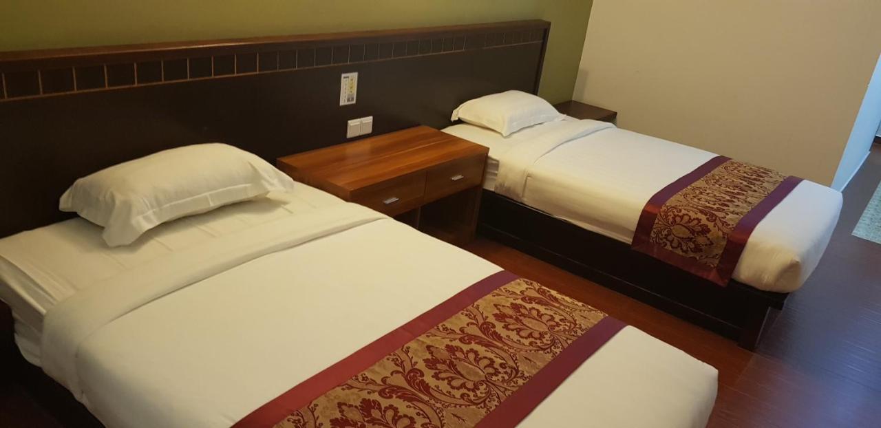 Capital O 89938 Herald Hotel Malakka Dış mekan fotoğraf