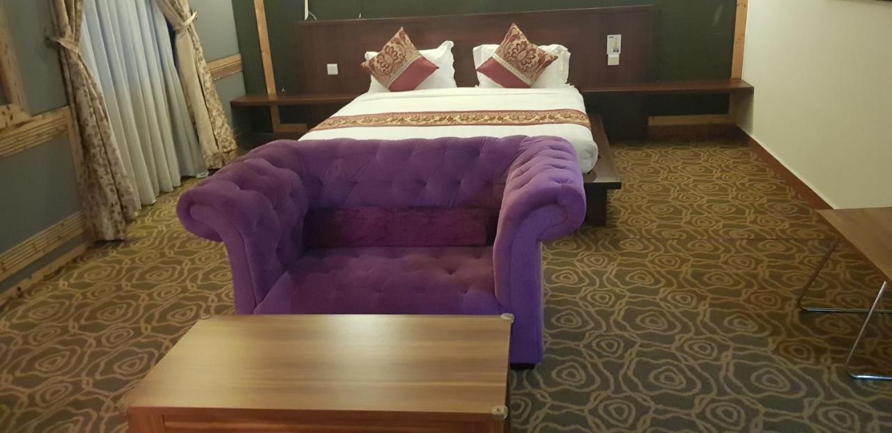 Capital O 89938 Herald Hotel Malakka Dış mekan fotoğraf