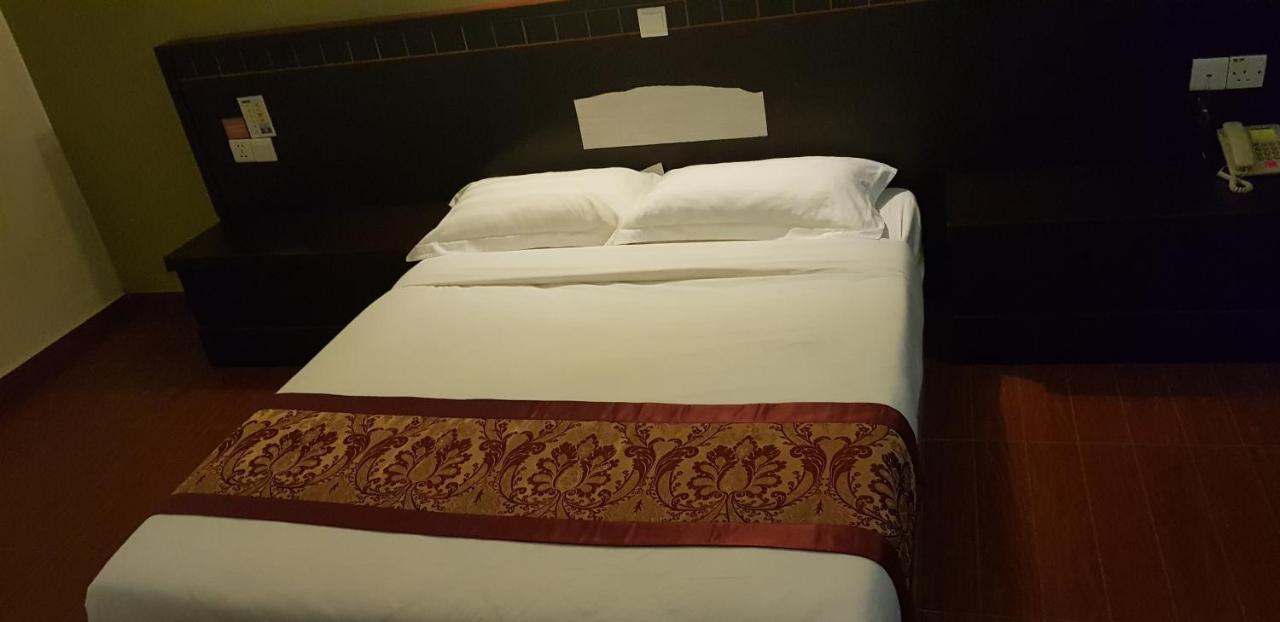 Capital O 89938 Herald Hotel Malakka Dış mekan fotoğraf
