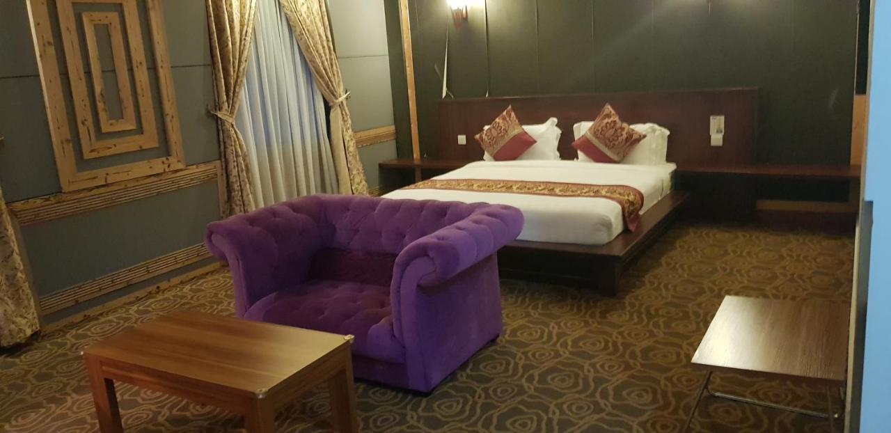 Capital O 89938 Herald Hotel Malakka Dış mekan fotoğraf