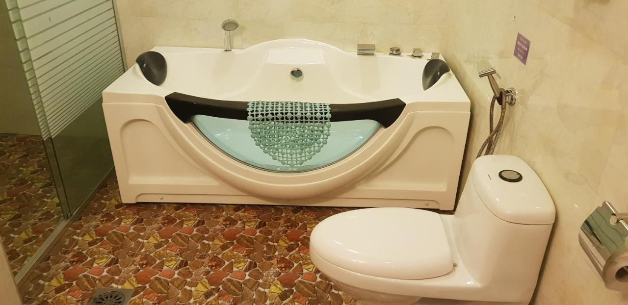 Capital O 89938 Herald Hotel Malakka Dış mekan fotoğraf
